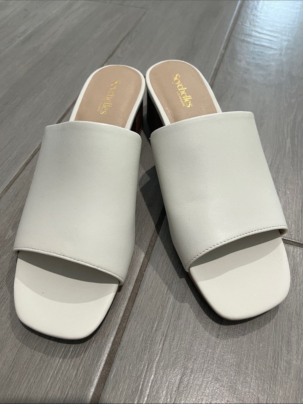 Seychelles white/Cream Wide-Band Slide Mules